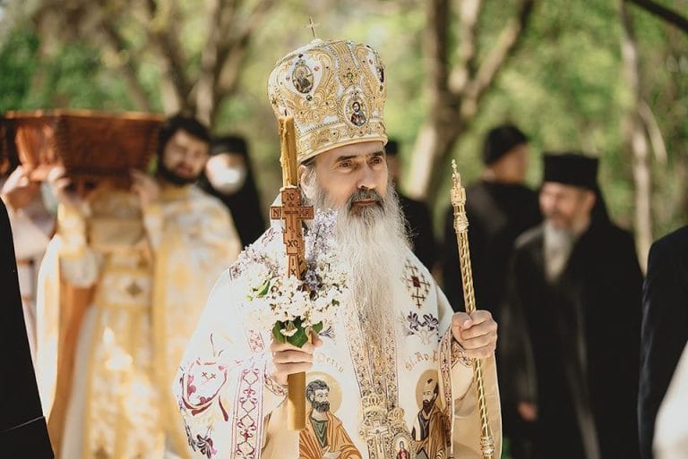 Arhiepiscopia Tomisului refuză să aplice o sentință judecătorească. Preot: „O să-i execut silit”