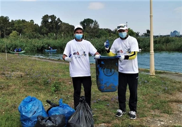 FOTO: Mizeria din Tăbăcăriei, curățată cu ajutorul voluntarilor