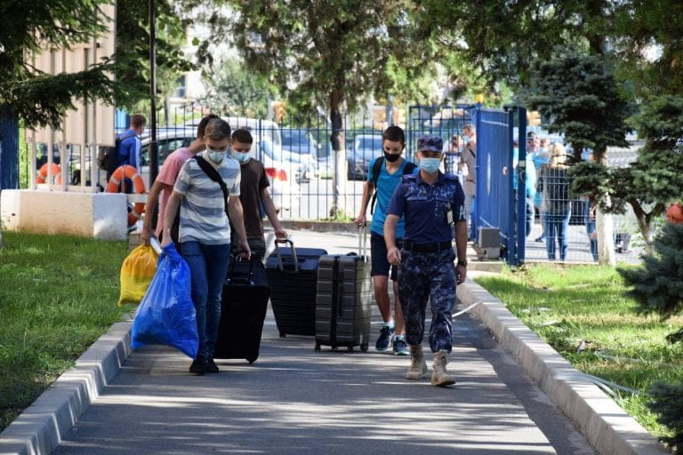 FOTO Bobocii Colegiului Militar se pregătesc pentru festivitatea de deschidere a noului an școlar