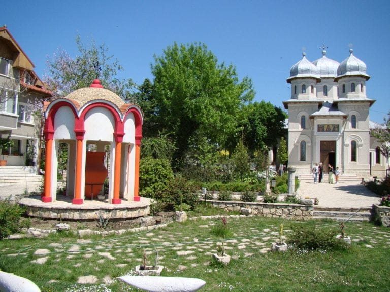 Crucile de la Dervent, făcătoare de minuni pentru creștini, musulmani, dar și pentru animale