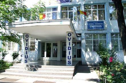 Directoarea Liceului „Ovidius”, confirmată cu COVID-19. Ce se va întâmpla cu ceilalți profesori