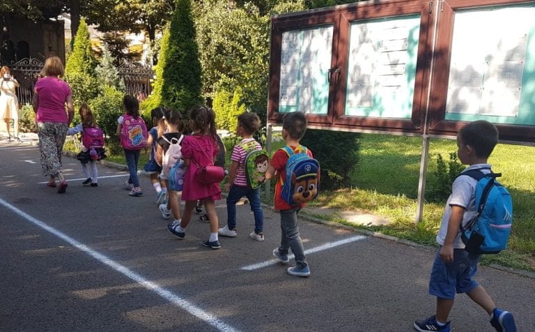Scenariul de acasă nu se potrivește cu cel din târg. Primele probleme în școlile din Constanța