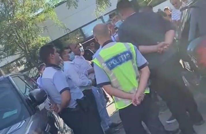 VIDEO Peste 160.000 de lei s-au găsit în mașina apropiaților lui Mohammad Murad. Poliția bănuiește că ar fi cumpărat voturi