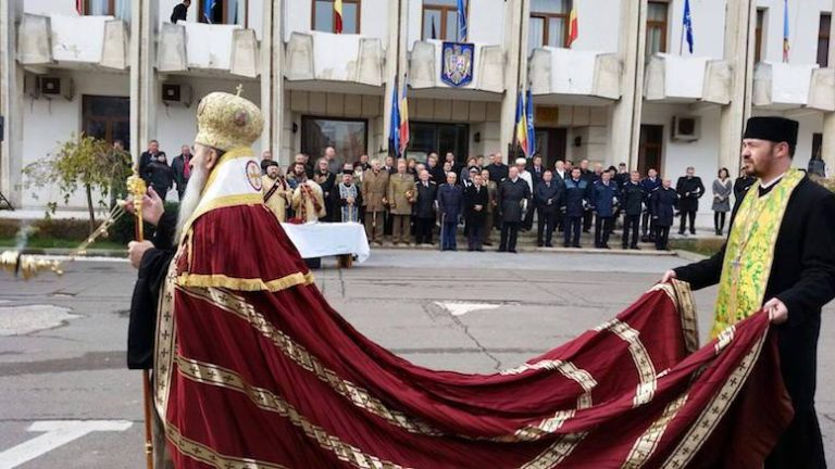 VIDEO Arhiepiscopia a încercat să dreagă busuiocul în cazul reclamei în care apare Teodosie