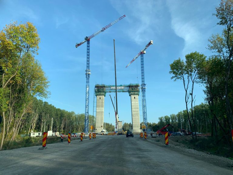 FOTO Podul suspendat peste Dunăre prinde contur. Stadiul lucrărilor