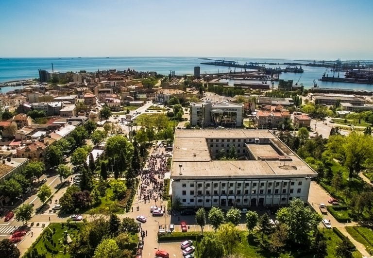 PSD Constanța solicită abrogarea Regulamentului care obligă asociațiile de proprietari să întrețină spațiile verzi