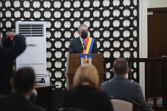 Consilierii PNL l-au abandonat pe Chițac. Deputatul Lungoci le cere explicații PSD-iștilor care au votat tunul imobiliar de pe taluz