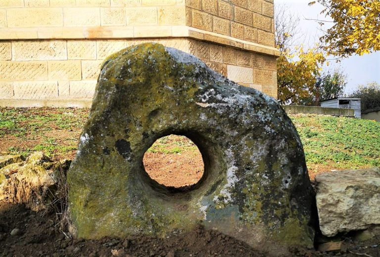 „Piatra de leac” de la Rasova. „Aduceau copiii bolnavi și se făceau bine”