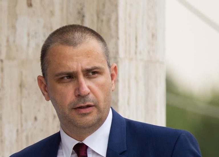 ONG-urile, reduse la tăcere de PNL și PSD. Inițiativa controversată susținută și de senatorul Septimiu Bourceanu