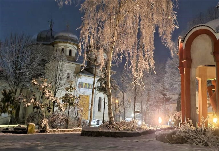 FOTO Imagini de basm! Mănăstirea Dervent, îmbrăcată în mantie albă