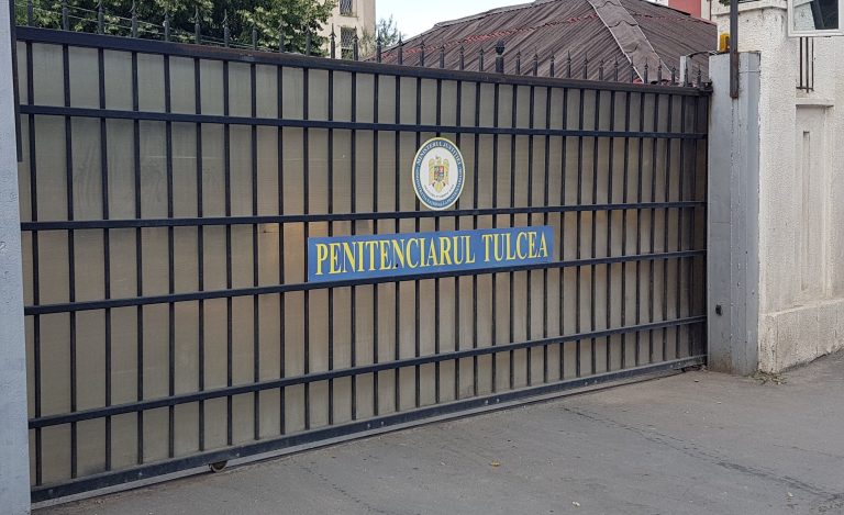 „DNA m-a executat ca pe un trofeu”. Comisarul de la Penitenciarul Tulcea, condamnat pentru luare de mită, cere revizuirea pedepsei