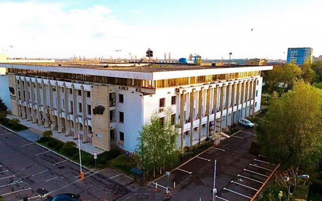 Accesul mașinilor angajaților Primăriei Constanța în parcările instituției va fi restricționat în fiecare vineri