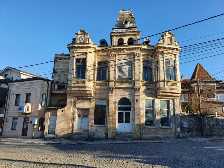 O clădire monument istoric din Tulcea va fi restaurată. Istoria tumultoasă a Casei „Cireșica”