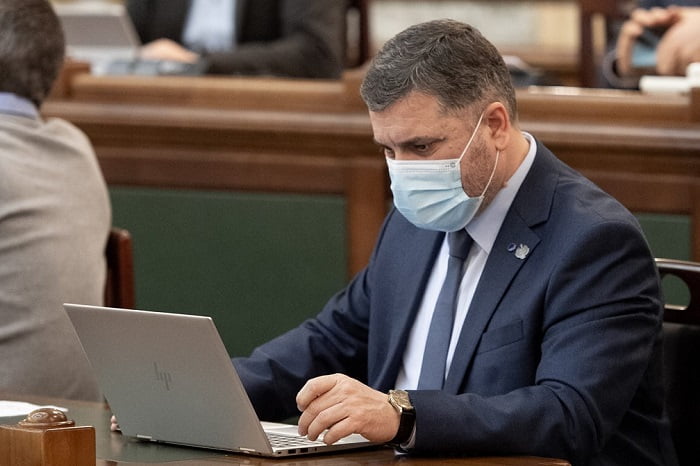Senatorul Negoi critică proiectul lui Chițac: „4,25 de milioane de dolari se vor cheltui pe zgârieturi în asfalt”