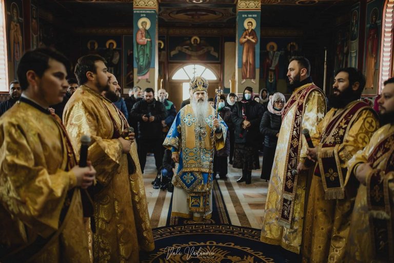 Cum nesocotesc preoții lui Teodosie deciziile Sf. Sinod cu privire la neimplicarea în campania electorală
