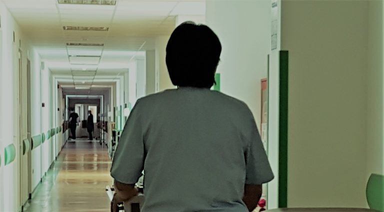 Medicul din Eforie care l-a ajutat pe un infractor să scape de munca în folosul comunității a fost condamnat