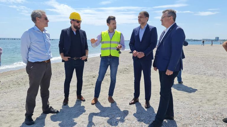 Autoritățile simulează recepția plajelor lărgite. Prefectul Constanței, supărat pe critici