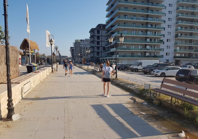 Șpagă de 47.500 de euro, la Primăria Năvodari. Arhitecta șefă, Giorgiana Cotigi, trimisă în judecată alături de doi „investitori”