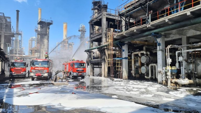 UPDATE Incendiu la Rafinăria Petromidia. ISU a activat Planul Roșu de Intervenție