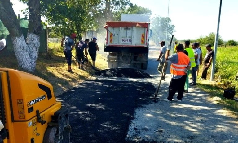 Lucrări de asfaltare a străzii Dealul Vifor din Cernavodă