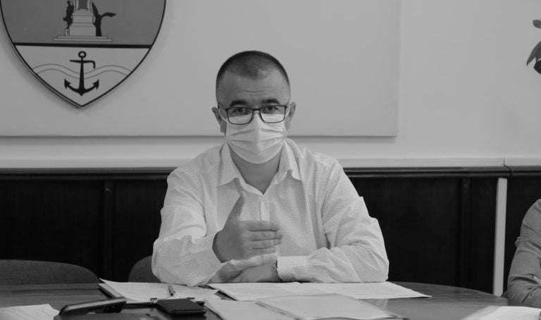 Cât îi costă pe tulceni live-urile primăriei pe Facebook. Banii, încasați de o firmă fără angajați