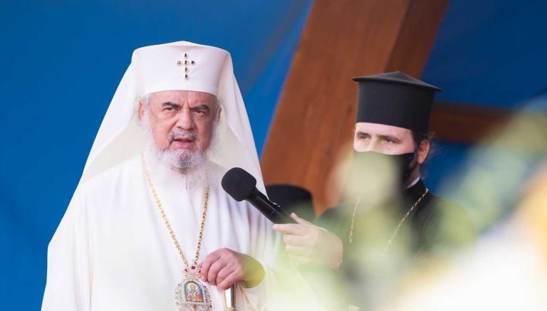 Patriarhul Daniel s-a spălat pe mâni de desfrâul clericilor din BOR