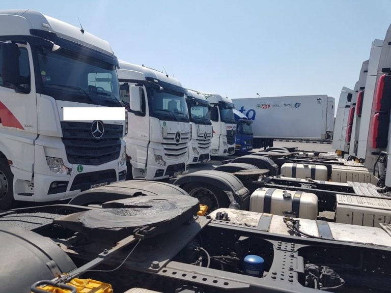 Doi șoferi de TIR din Eforie, judecați pentru trafic de droguri. Sunt inculpați în dosarul celor 1,5 tone de heroină din Portul Constanța