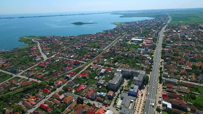 “Cumetrii” cu locuințe ANL la Primăria Ovidiu. Locuințele destinate tinerilor nevoiași au ajuns la șefi din conducerea orașului