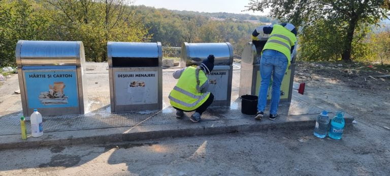 FOTO Platformele de colectare a deșeurilor din Cernavodă, igienizate și dezinfectate