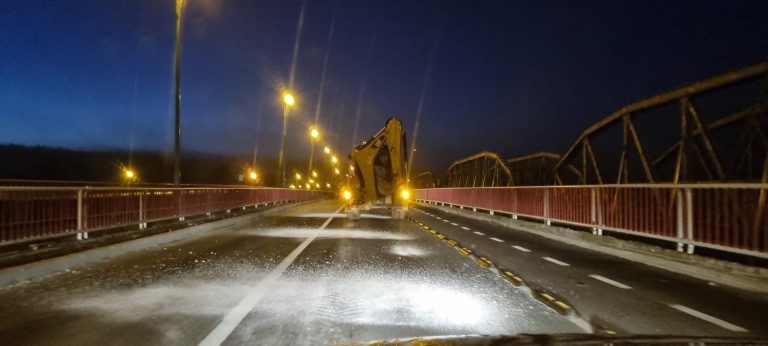 FOTO Material antiderapant, împrăștiat pe drumurile din Cernavodă