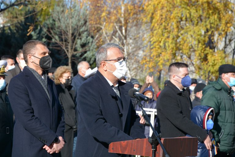 VIDEO Vergil Chițac, primarul Constanței, huiduit la parada de 1 Decembrie