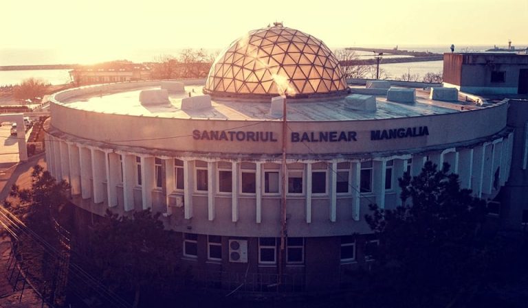 UPDATE Două asistente ale Centrului de Vaccinare de la Sanatoriul Balnear Mangalia, reținute de DNA în cazul certificatelor COVID falsificate