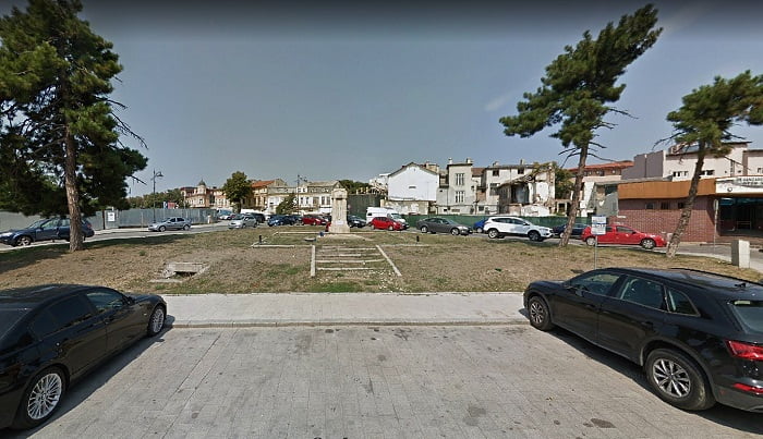 Un deputat constănțean acuză Primăria că “nici după un an și trei luni nu a fost în stare să scoată niște dale din pământ pentru a preda un teren pentru construirea Monumentului Dobrogei”