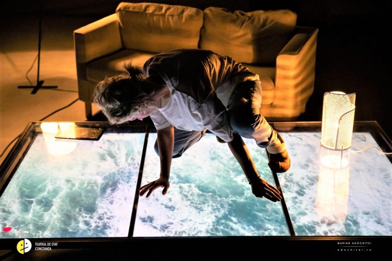 „Universuri paralele”, un spectacol de excepție pe scena Teatrului de Stat Constanţa