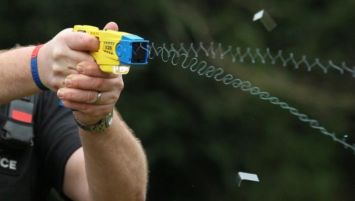Polițiștii locali constănțeni de la Serviciul Rutier vor fi echipați cu pistoale cu electroșocuri