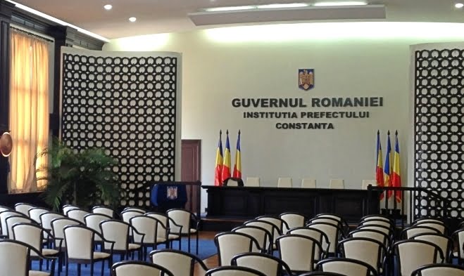 Aproape toți angajații Prefecturii Constanța primesc sporuri pentru muncă vătămătoare, deși majoritatea covârșitoare lucrează la birou
