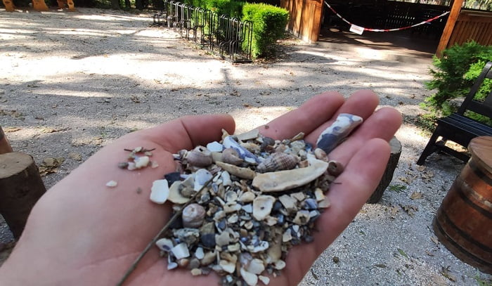 Nisip extras ilegal de pe plajă, folosit pentru amenajarea parcului de aventură din Neptun