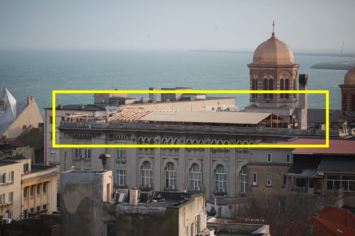 UPDATE FOTO: Arhiepiscopia Tomisului a început lucrările de reconstrucție a mansardei fără autorizație de construire