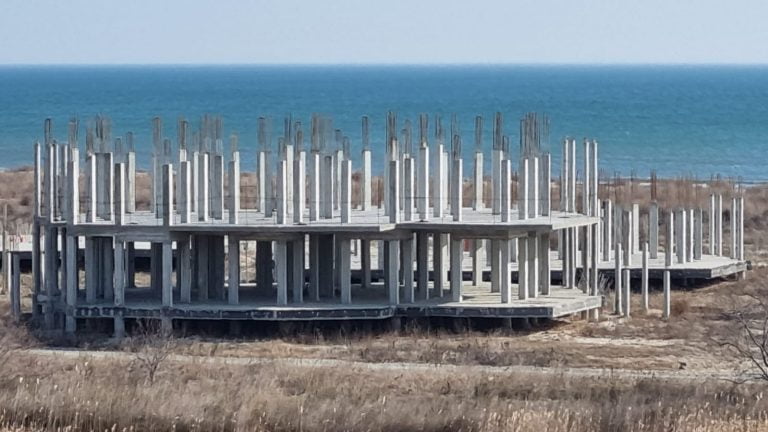 Construcții plaja Corbu FOTO: Dobrogea Live