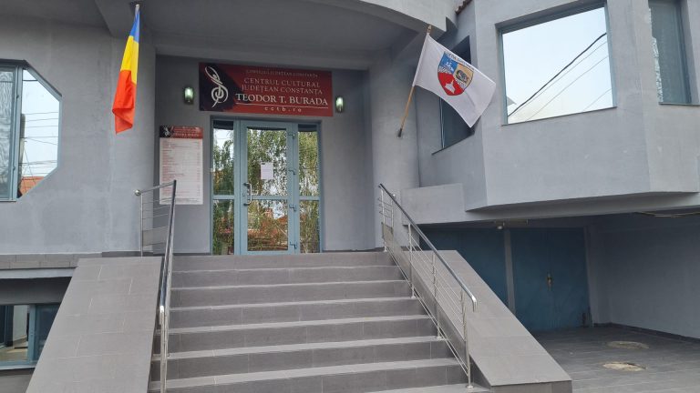 Deși lucrează la birou, conducerea Centrului „Teodor Burada” își acordă sporuri pentru condiții vătămătoare  de până la 1.546 lei/lună din bani publici