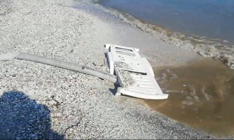 VIDEO: Dezvoltatorii imobiliari din Mamaia deversează din nou ape uzate de la șantier direct în mare