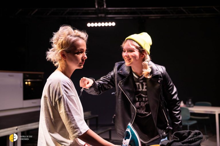 „Universuri paralele” – două reprezentații în weekend la Teatrul de Stat Constanța