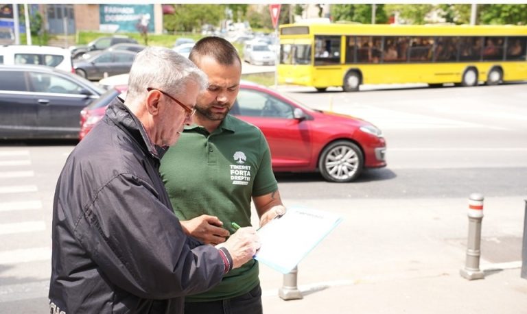 Peste 2.000 de constănțeni au semnat petiția privind interzicerea reclamelor la jocurile de noroc