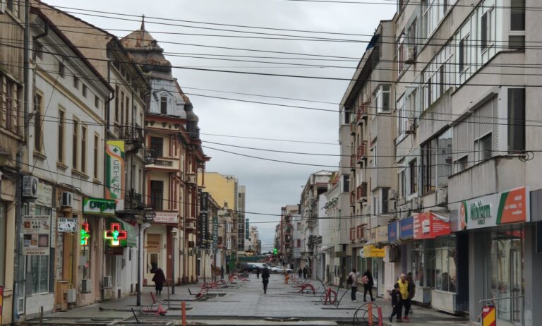 Consiliul Local Constanța, chemat să anuleze HCL privind autorizarea barurilor la parterul blocurilor fără acordul locatarilor