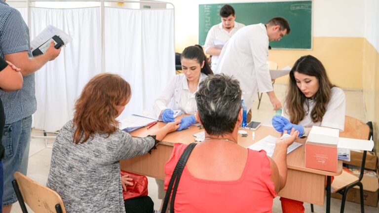 Consultații medicale gratuite pentru locuitorii din zonele Sfântu Gheorghe și Letea. Caravana cu Medici ajunge în Delta Dunării