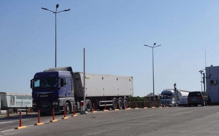 Accesul camioanelor de marfă în Portul Constanța se va face doar cu rezervare