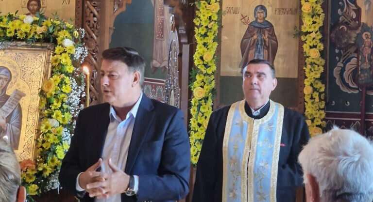 De Sfânta Parascheva, la o biserică din Valu lui Traian a „predicat” primarul Florin Mitroi (PNL)