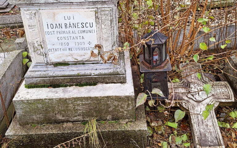 Mormântul lui Ion Bănescu, primarul „vizionar” al Constanței, abandonat. „Oamenii care au clădit în Dobrogea sunt astăzi uitați”
