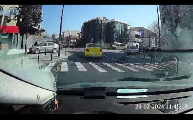VIDEO Treceri de pietoni trasate de „specialistul Dorel”, la Constanța. Șoferii au sesizat Poliția