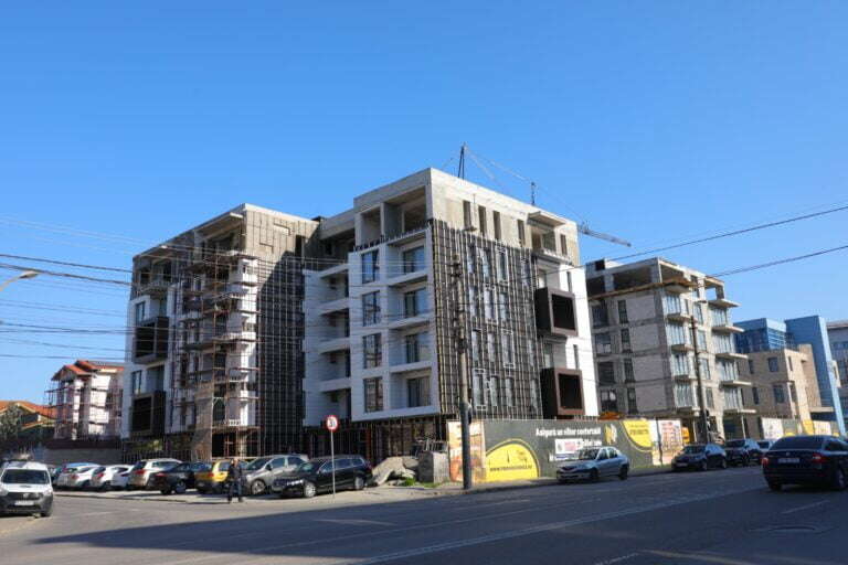 Probleme la „Primo Residence”. Dezvoltatorul, obligat să-și demoleze etajele construite ilegal